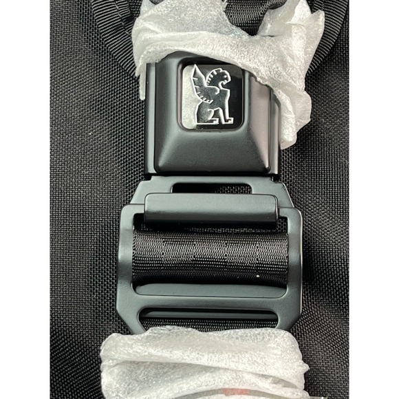 NWT Chrome Mini Metro 31st Union Messenger Bag Embroidered 21.5 L Black - Picture 6 of 12